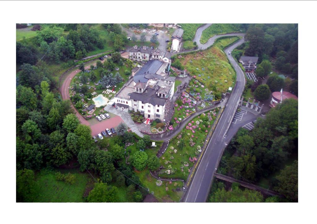 Hotel Villa Delle Ortensie Sant'Omobono Terme Exterior photo